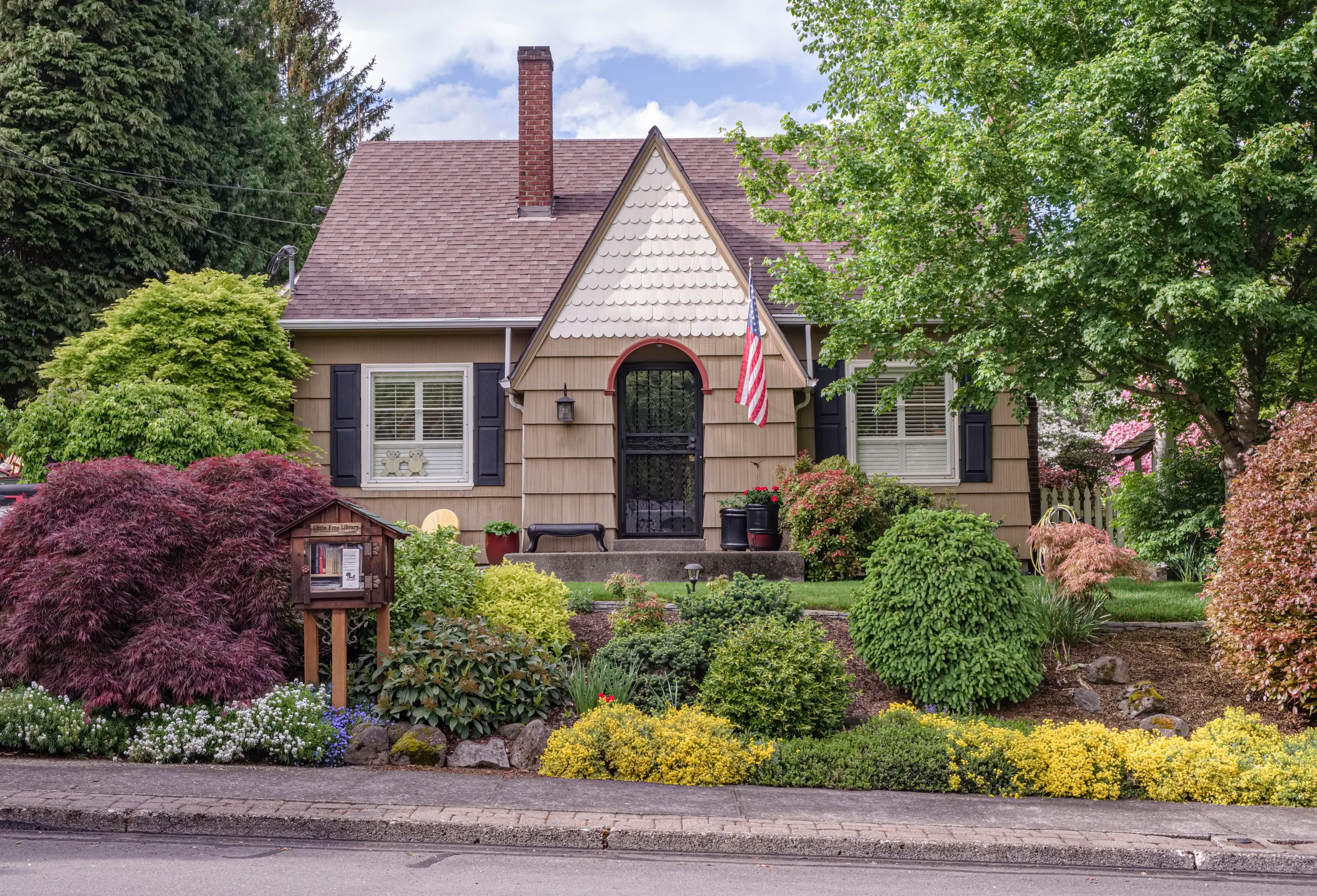 Single-family home in Oregon with wet climate native landscaping