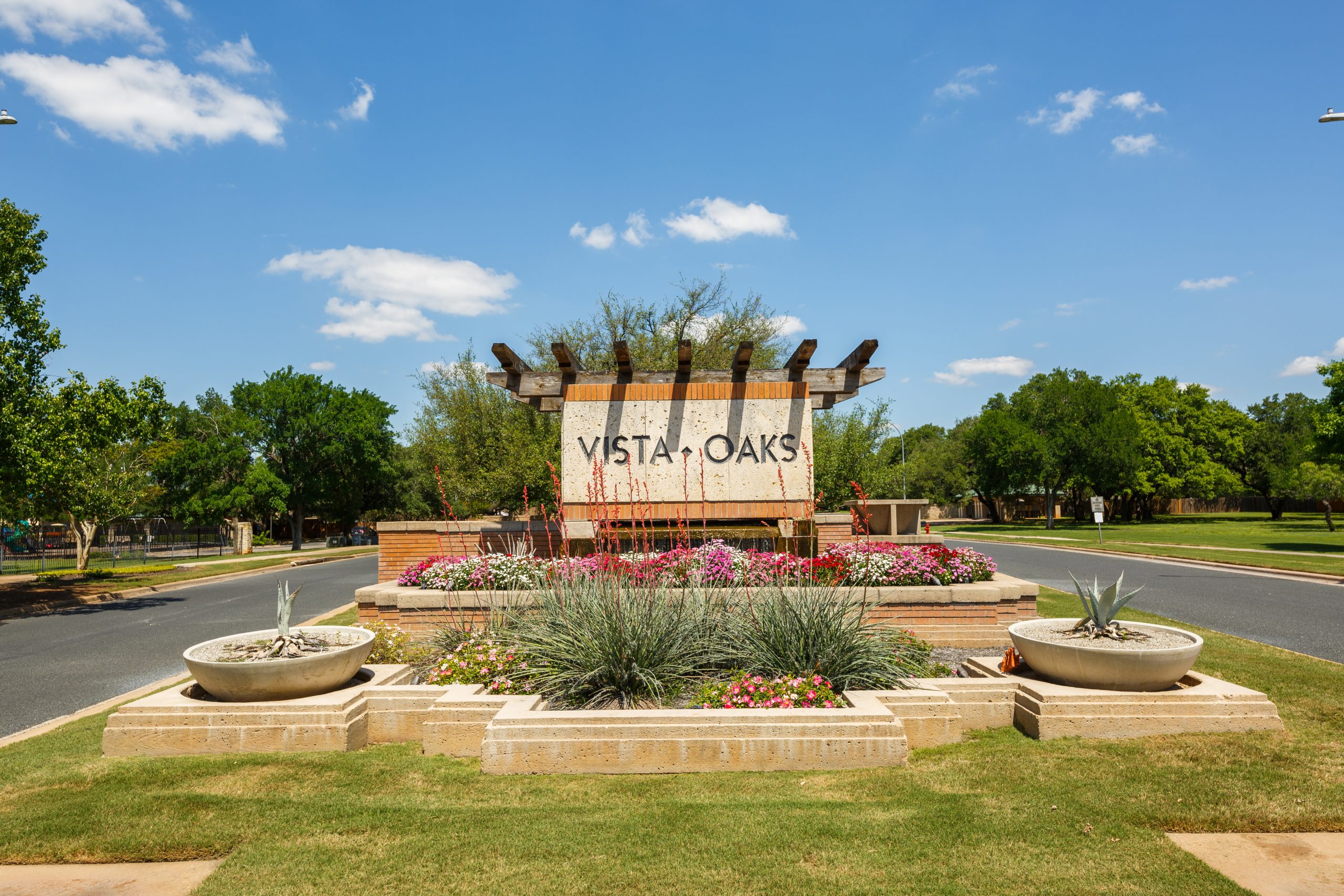 Square Foot Photography, Community Amenities - Front Entrance