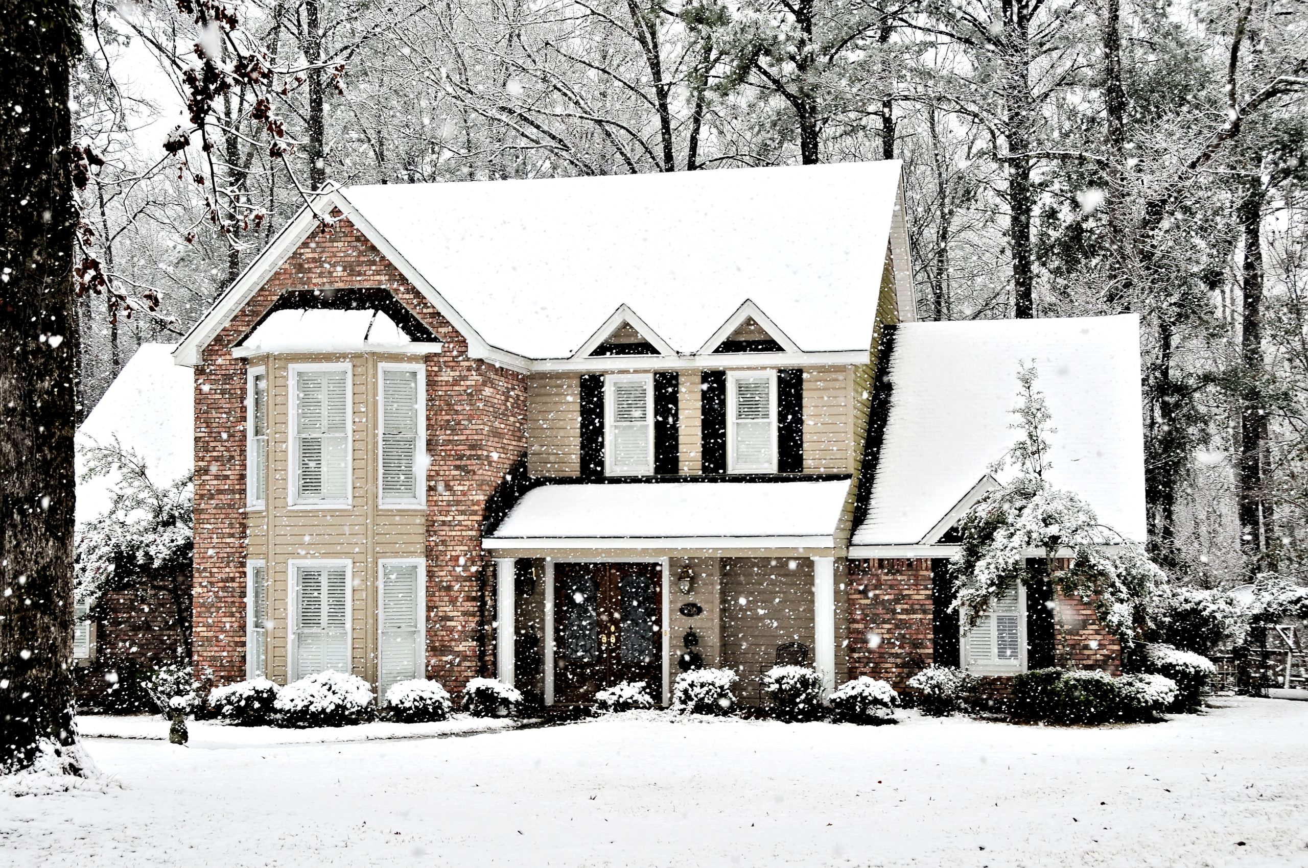 Seasonal Photography: Residential Home with Winter Snow