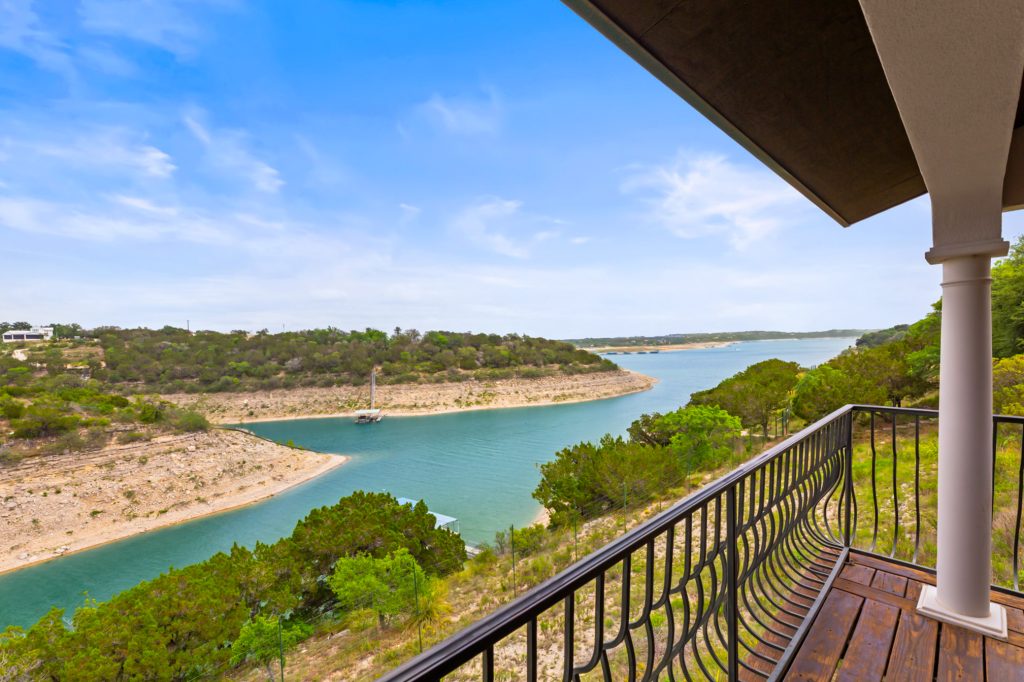 lakefront listing marketing tip - exterior shot of property with lake view