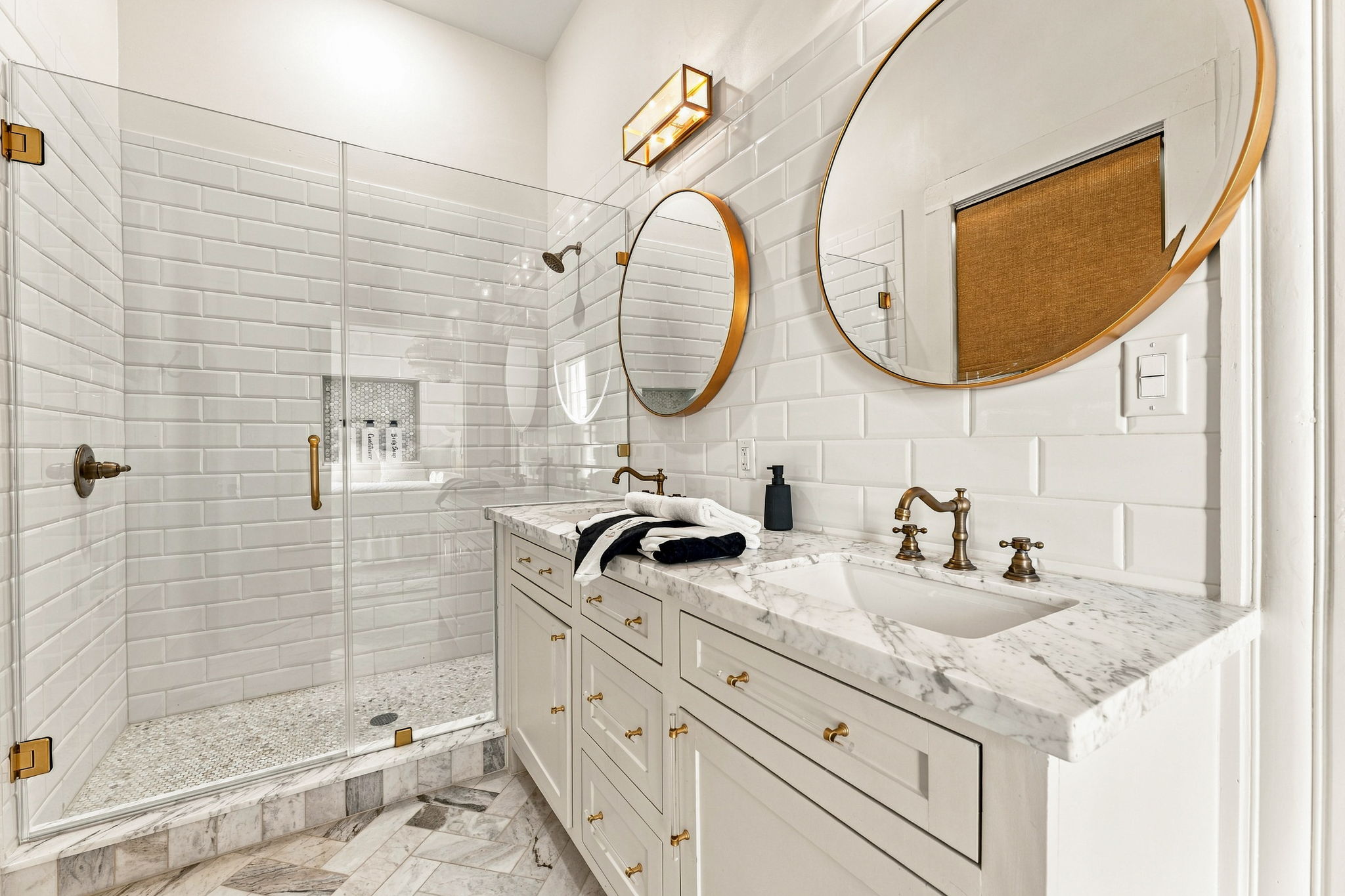 great Airbnb photos; wide angle image of a residential vacation rental bathroom